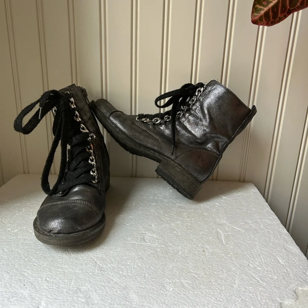 Dolce Vita kids metallic combat boots zipUp sides lace up chain links size 2